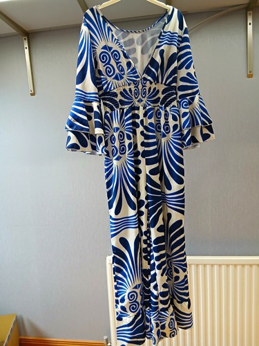 Blue white abstract neck - abstract, v-neck